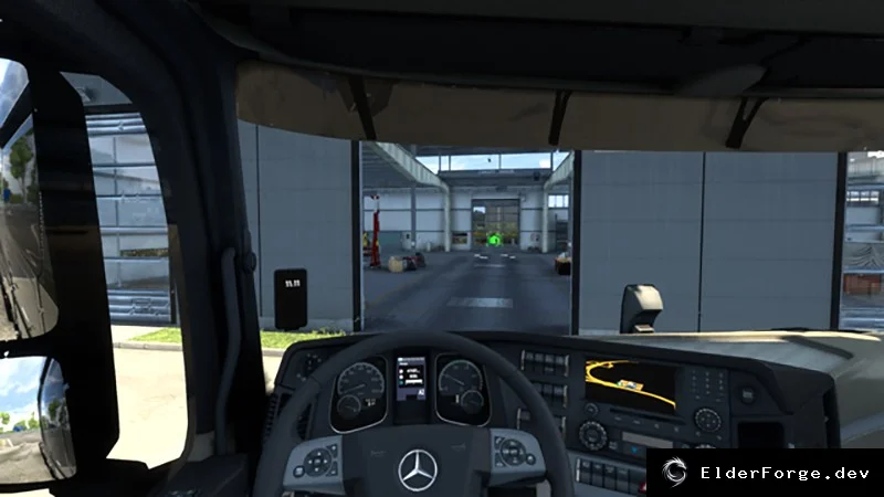 Обложка мода: ETS2 – Часы на мобильном телефоне в кабине грузовика (v1.53.1)