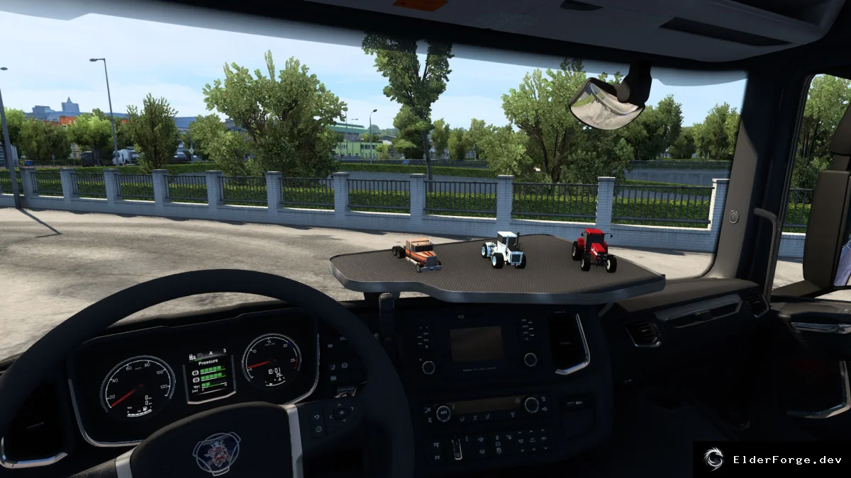 Обложка мода: Новые аксессуары в кабину грузовика для Euro Truck Simulator 2 – игрушки и детали